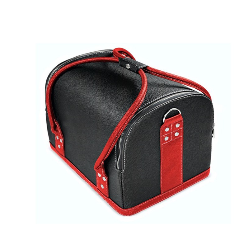 Kufrík na zips je vhodný aj ako cestovná taška. Má dlhšie rúčky, vďaka ktorým sa pohodlne nesie. Jeho súčasťou je aj popruh na rameno.